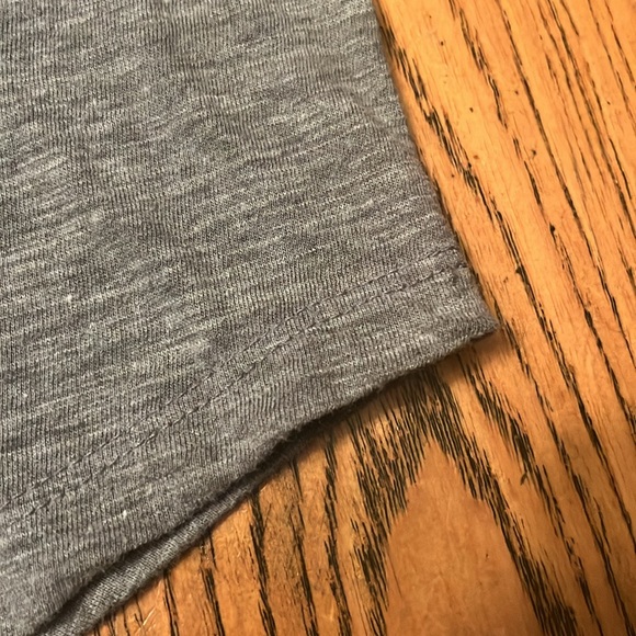 Like new genuine merchandise by fifth and Ocean, Chicago Cubs MLB T-shirt - Picture 5 of 10